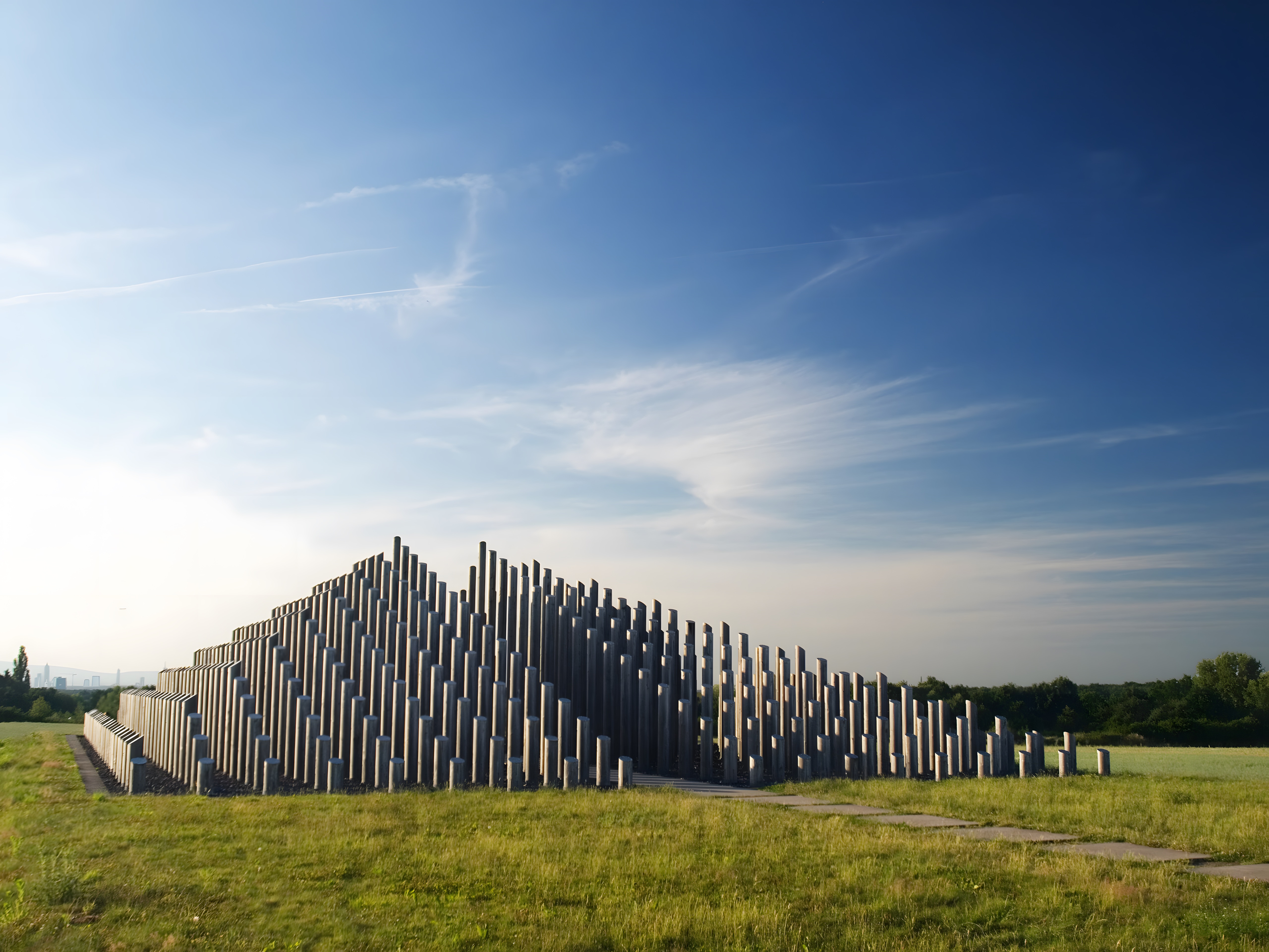 Bogun Südwest Dreieich Stangenpyramide Landschaft Wolkenbilder Projekt