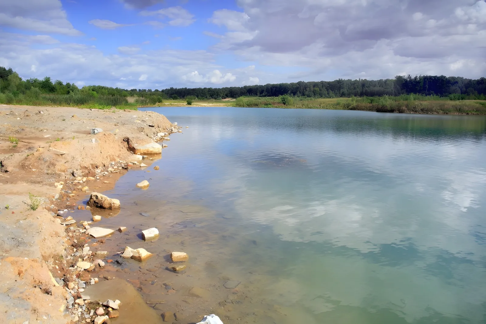 Der Langener Waldsee: Badesee mit Camping in Flughafennähe