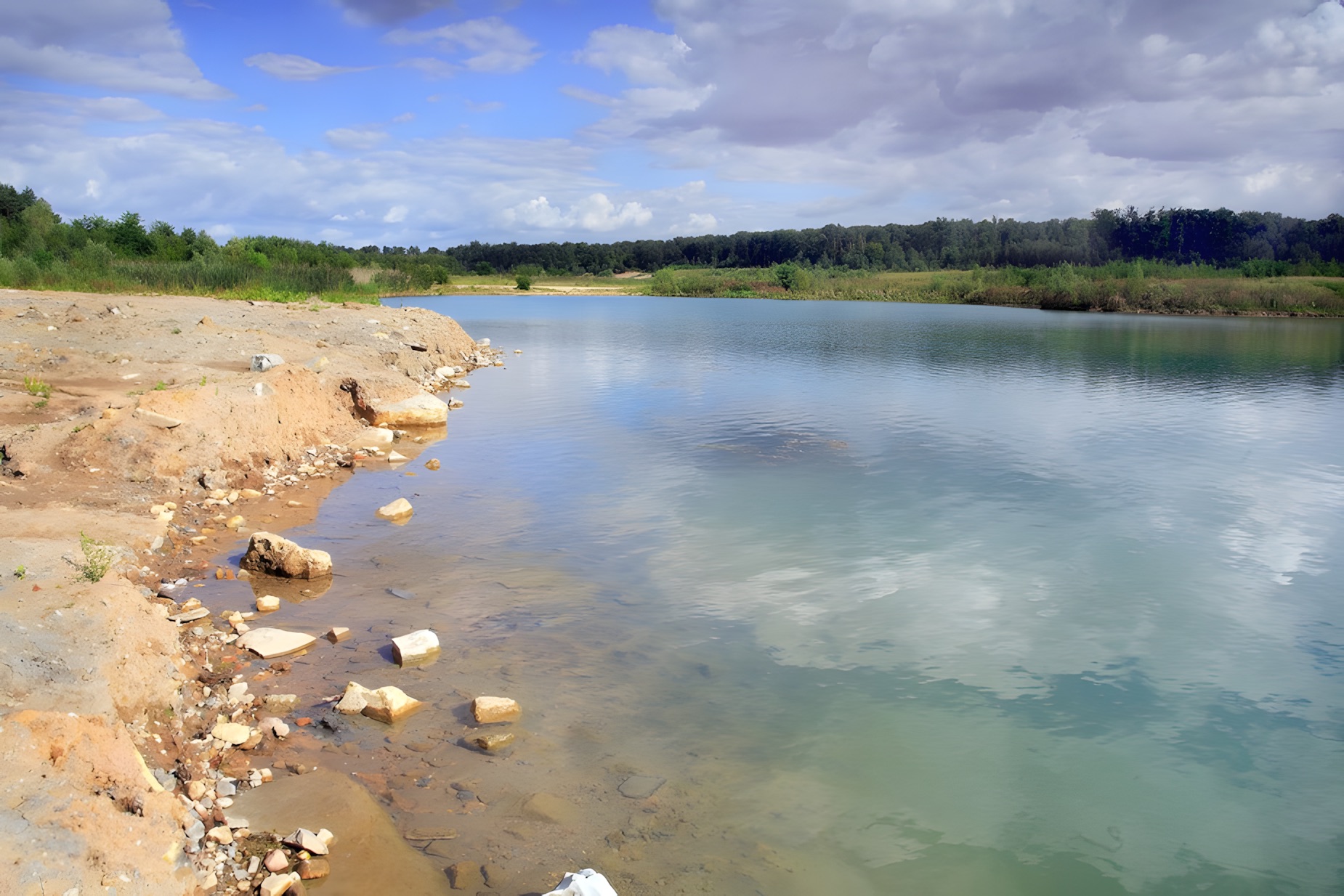 Der Langener Waldsee: Badesee mit Camping in Flughafennähe