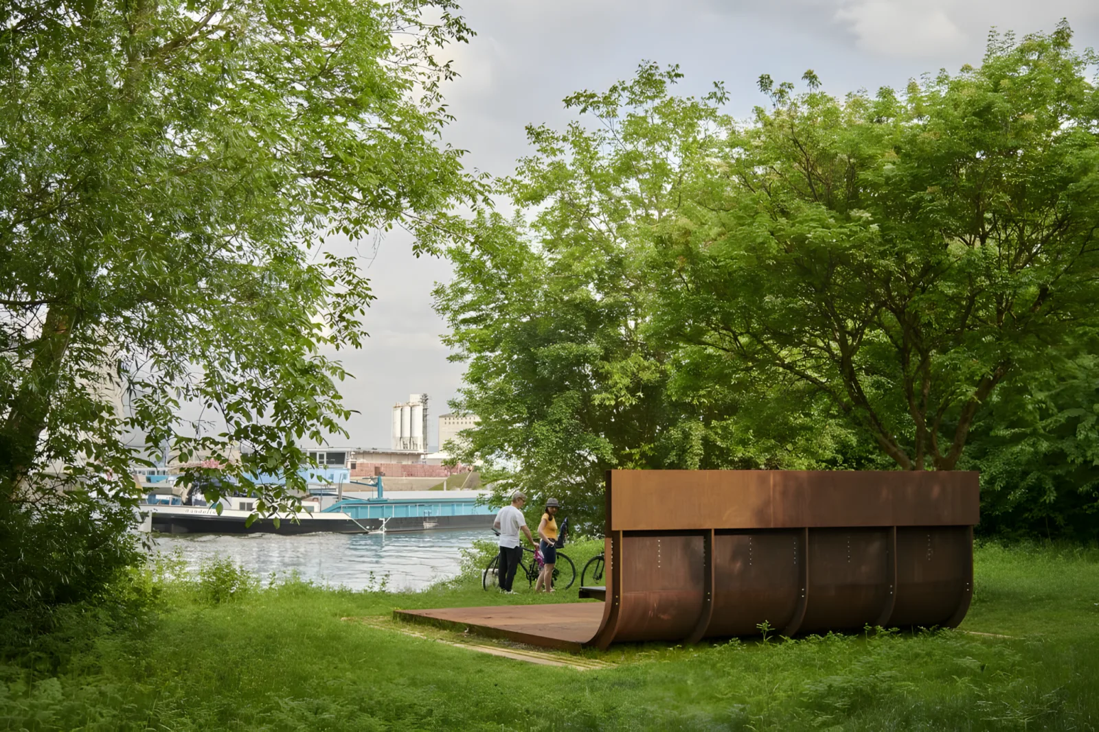 Hafenbalkon – Aussichtsplattform und Sitzobjekt, Hanau