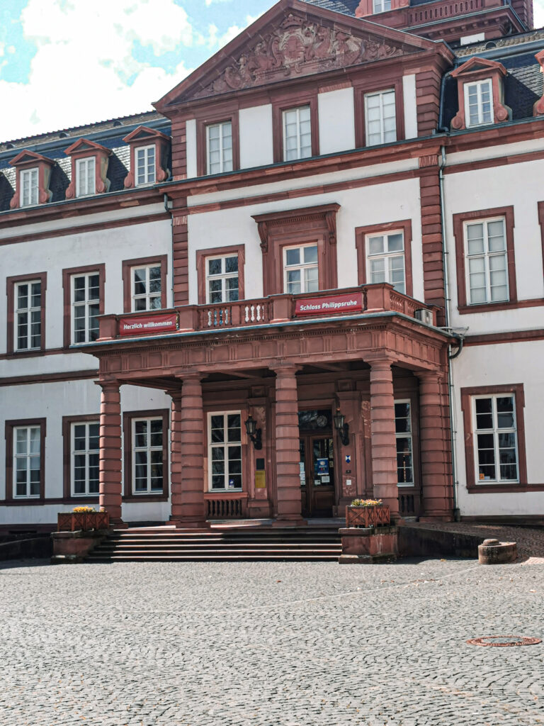 Urban Hiking Hanau Muehlheim Eingang Schloss