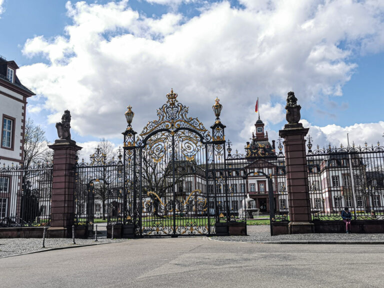 Urban Hiking Hanau Muehlheim Schloss Philippsruhe Tor