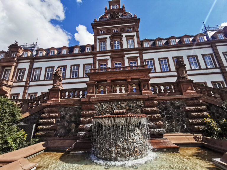 Urban Hiking Hanau Muehlheim Schlossanblick aus dem Park