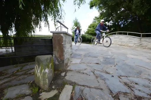 Apfelweinbruecke steinbach