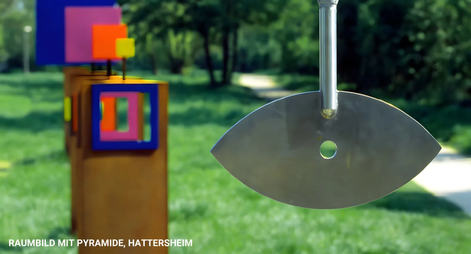 Raumbild mit Pyramide, Hattersheim