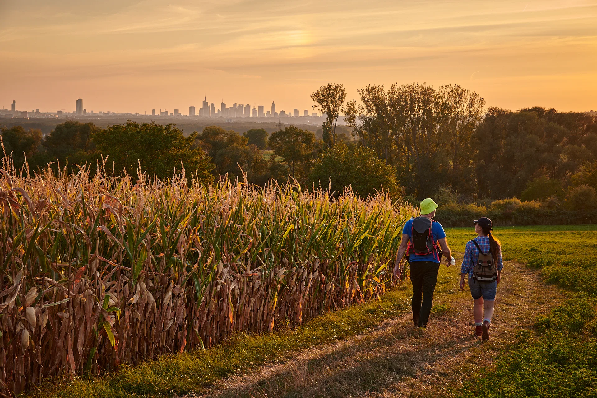 Urban hiking cop2917