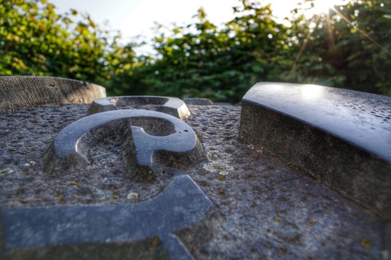 Geschichtspfad Dietzenbach Aufplatzendes Ei